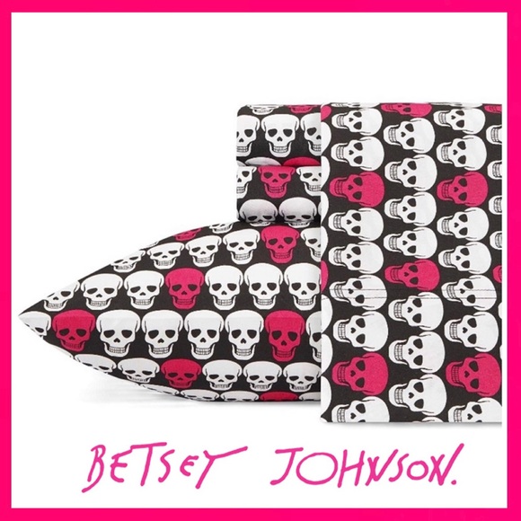 Betsey Johnson Pink & White Skulls Twin Sheet Set - Picture 4 of 11
